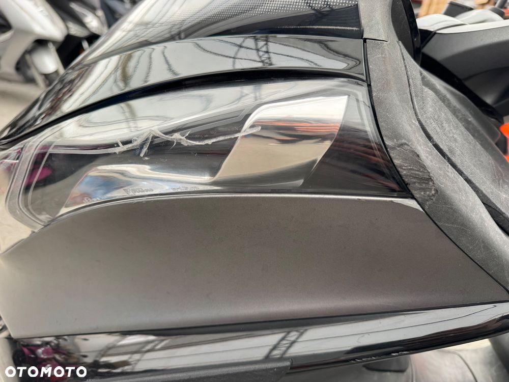 Piaggio X10 - 19