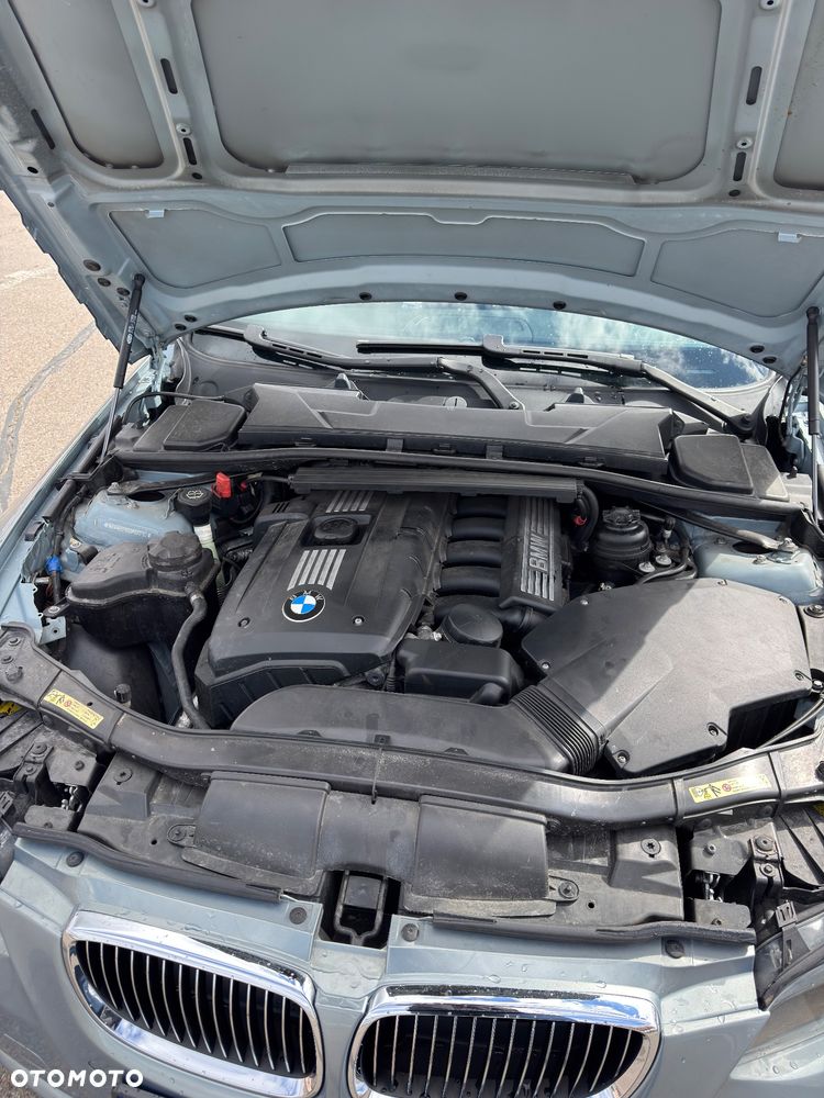 BMW Seria 3 325i - 24