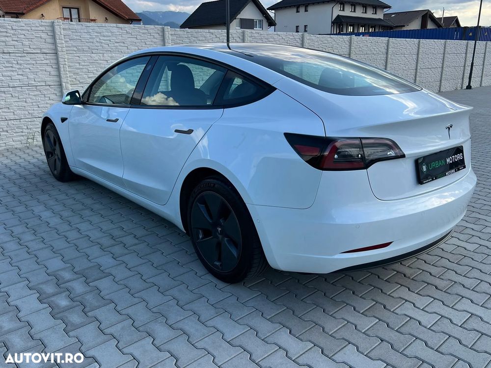Tesla Model 3 Standard Reichweite Plus Hinterradantrieb - 11
