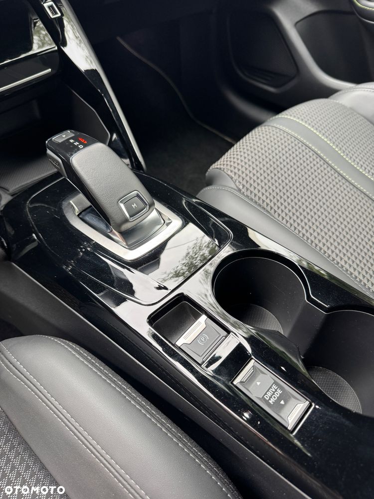 Peugeot 208 PureTech 100 EAT8 GT - 29