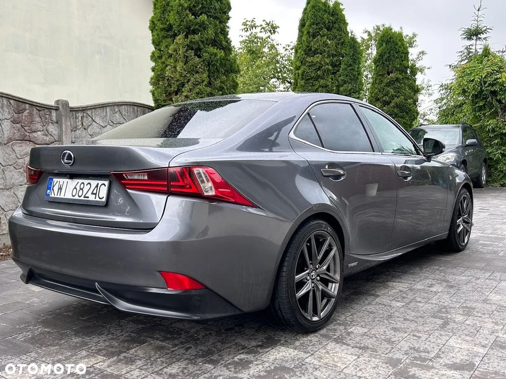 Lexus IS 300h F Sport - 6