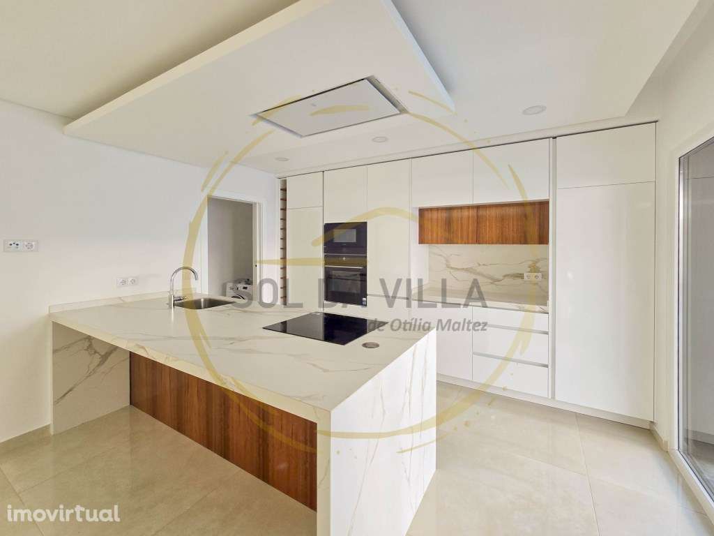 Moradia T4 Isolada com piscina - Valadares, Corroios - 750.000€ - Grande imagem: 4/46