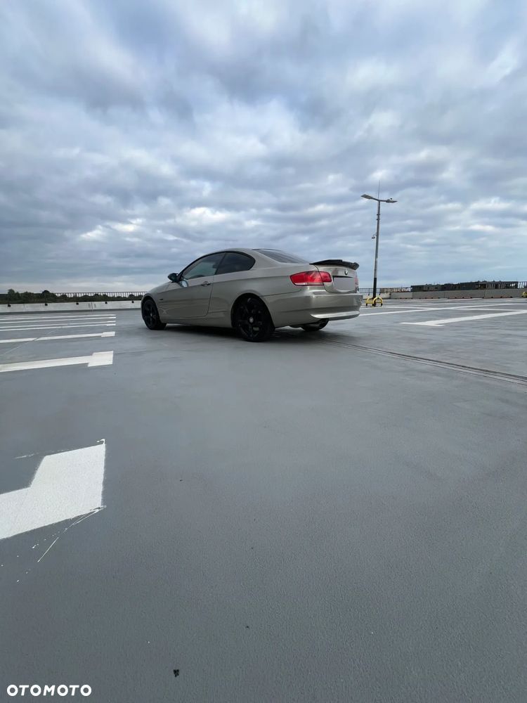 BMW Seria 3 320i - 5