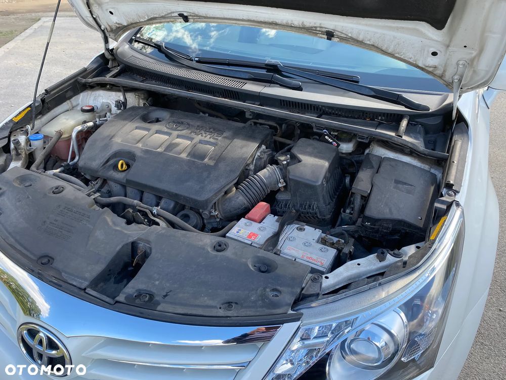 Toyota Avensis 1.8 Premium MS - 20