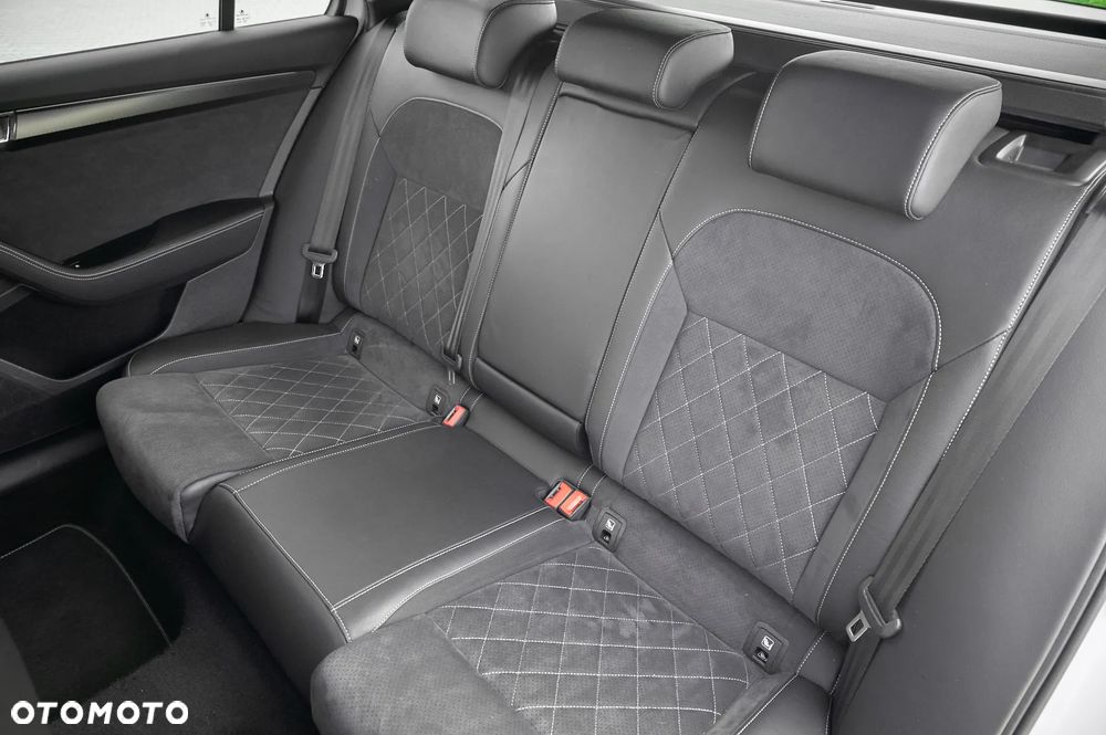 Skoda Superb 2.0 TDI DSG Sportline - 8