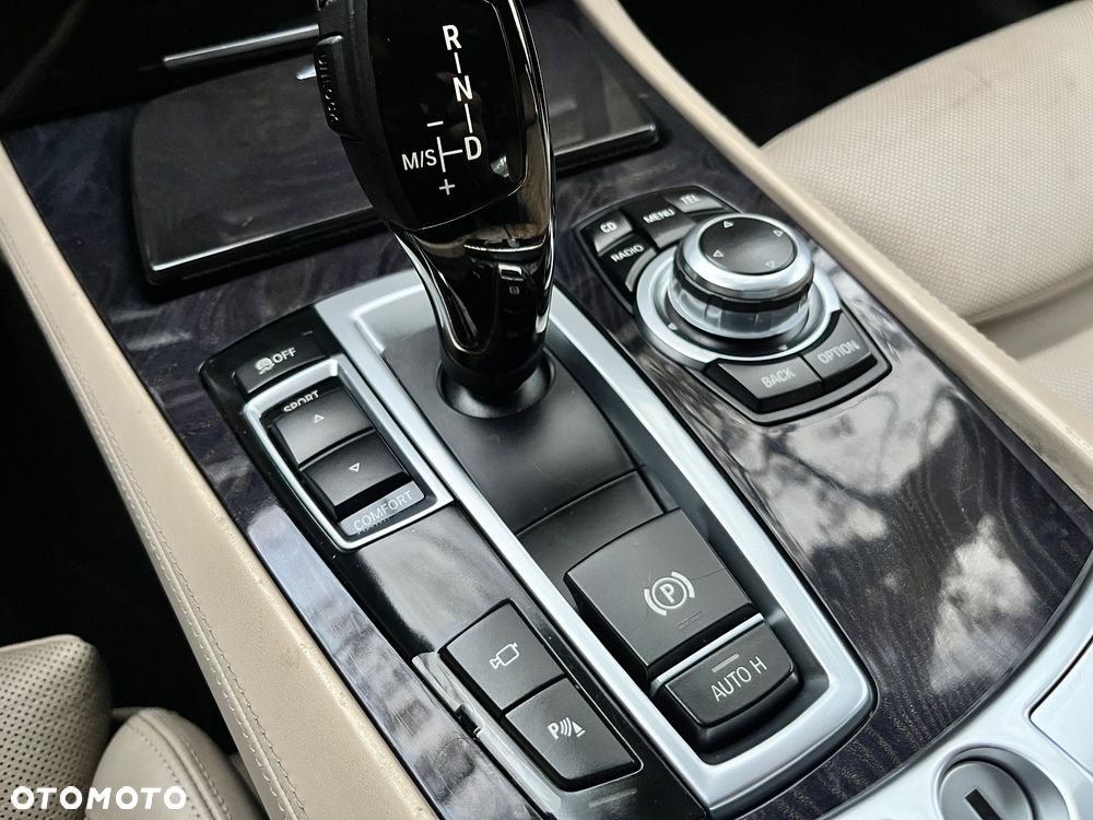 BMW Seria 7 750i - 39