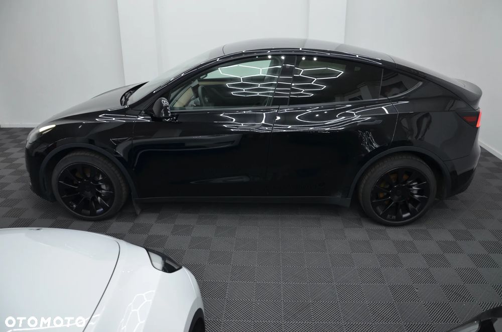 Tesla Model Y Long Range AWD - 5