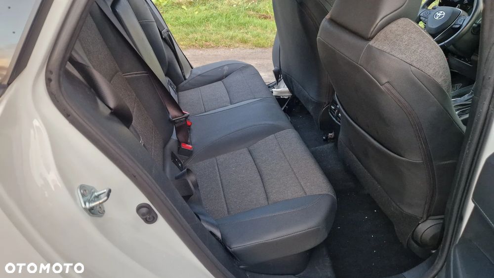 Toyota Corolla 2.0 Hybrid Touring Sports Team Deutschland - 9