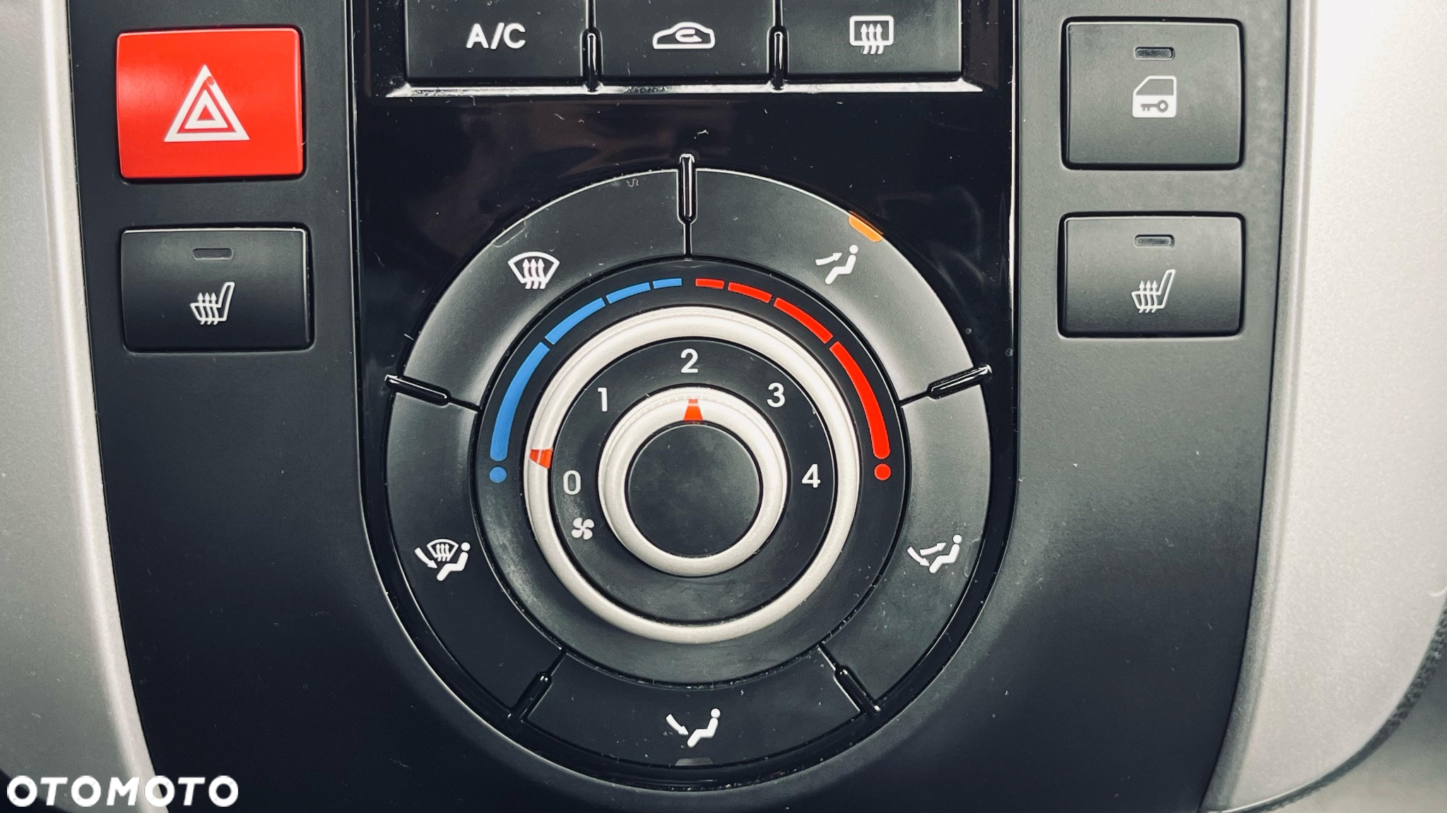 Kia Venga - 12