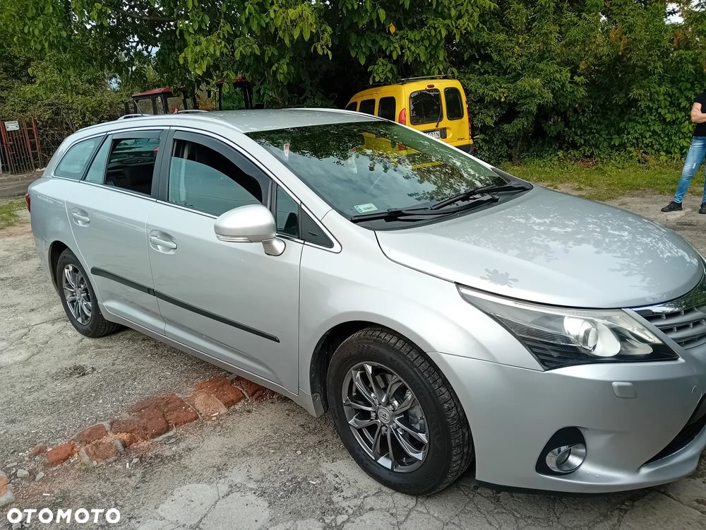 Toyota Avensis 1.8 Luna - 1