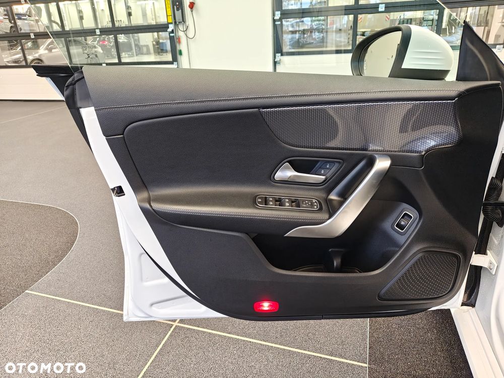 Mercedes-Benz CLA 180 Progressive - 19