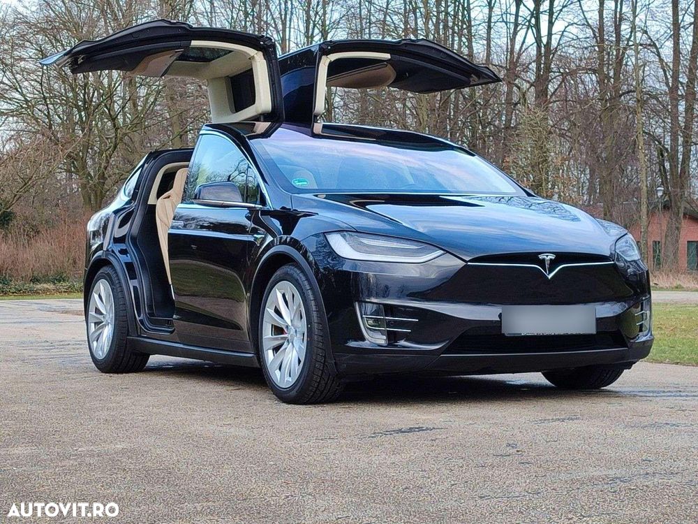 Tesla Model X - 4
