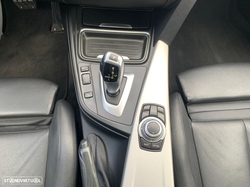 BMW 320 d Auto Pack M - 31