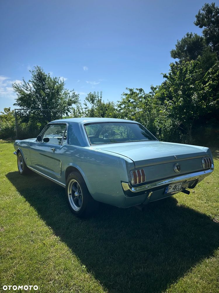 Ford Mustang - 4