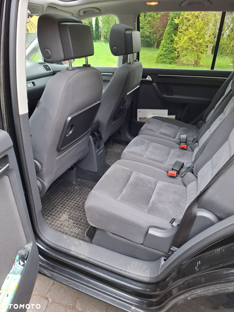 Volkswagen Touran - 16