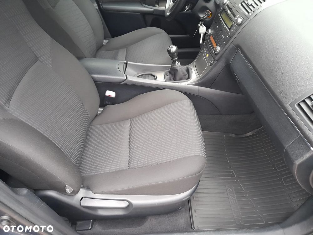 Toyota Avensis Combi 1.8 Comfort - 4