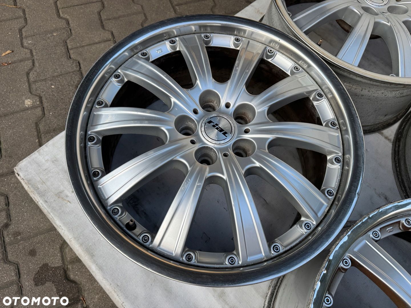 Felgi Rial Volkswagen T5 T6 Amarok 5x120 9J 20cali ET45 764 - 5
