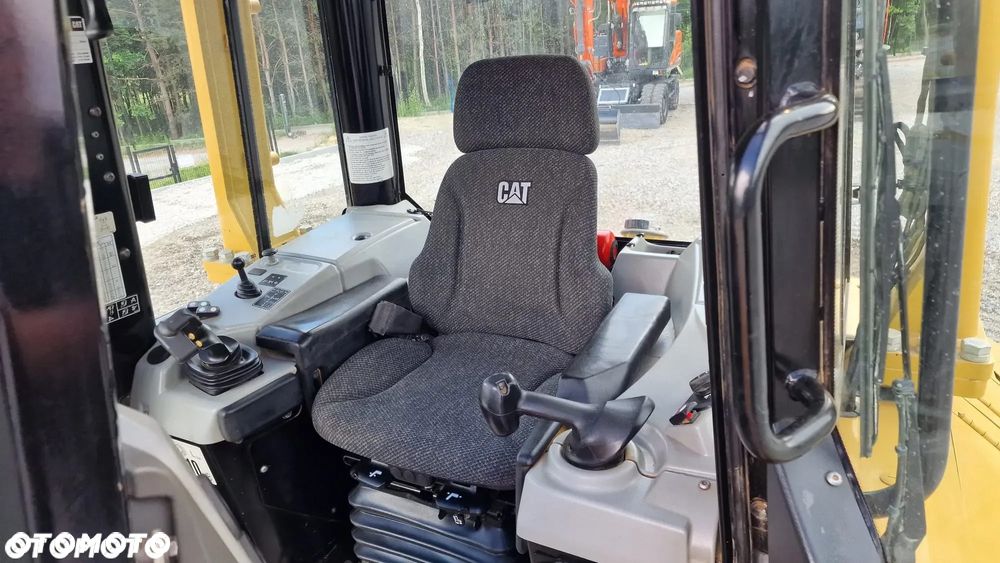 Caterpillar Spych spycharka caterpillar CAT D6N LGP rok 2018 z GWARANCJĄ - 9