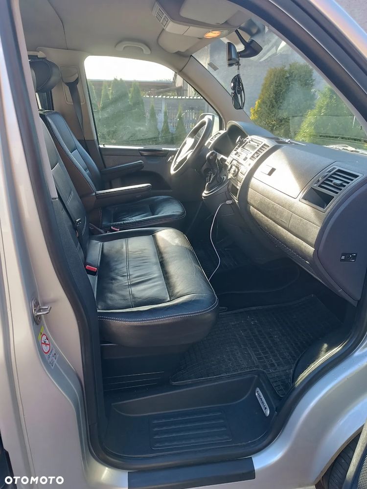 Volkswagen Caravelle - 7