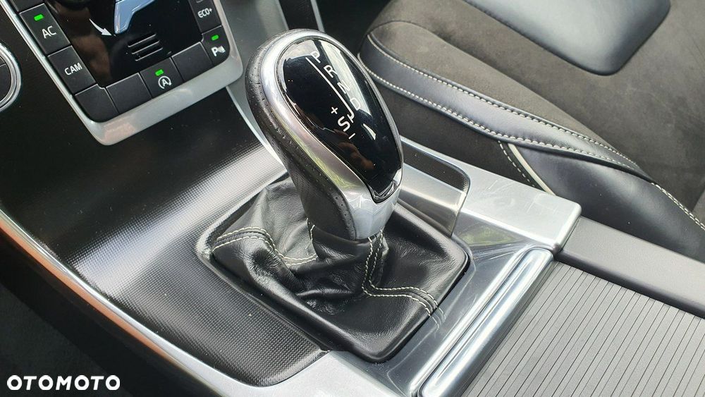 Volvo V60 D4 Geartronic R-Design - 24