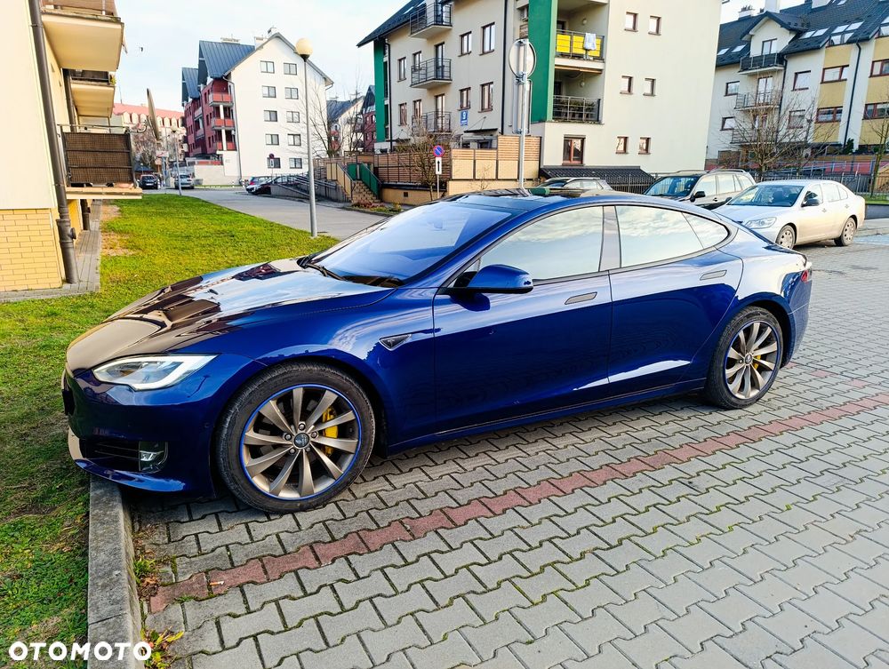 Tesla Model S - 4