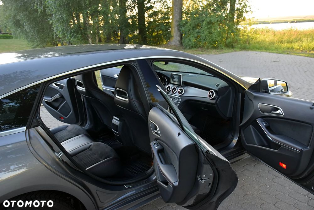 Mercedes-Benz CLA 200 7G-DCT UrbanStyle Edition - 13