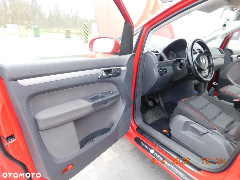 Volkswagen Touran - 14