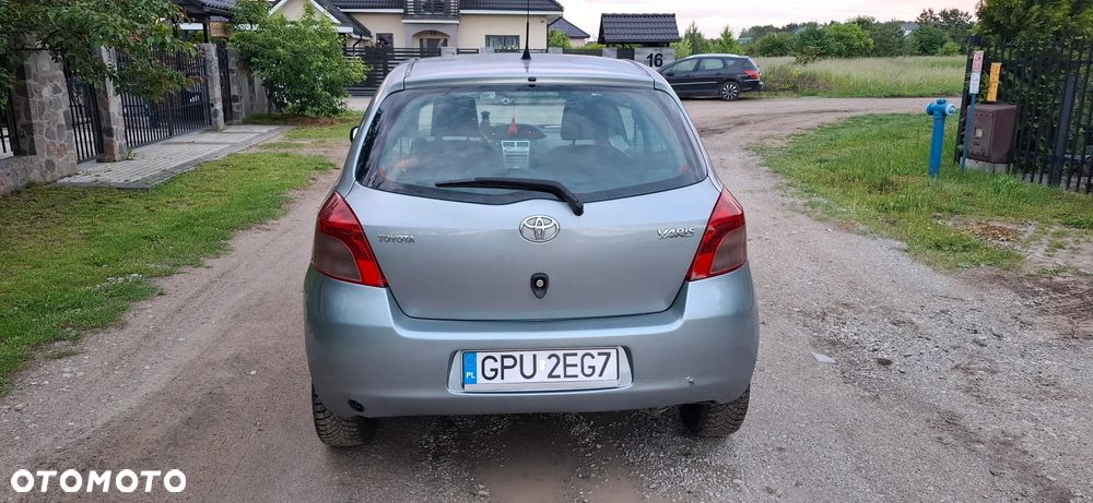 Toyota Yaris - 4