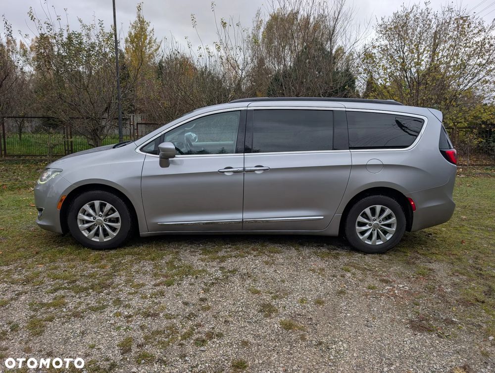 Chrysler Pacifica - 3