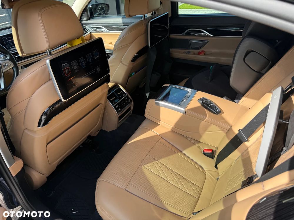 BMW Seria 7 740d xDrive - 12