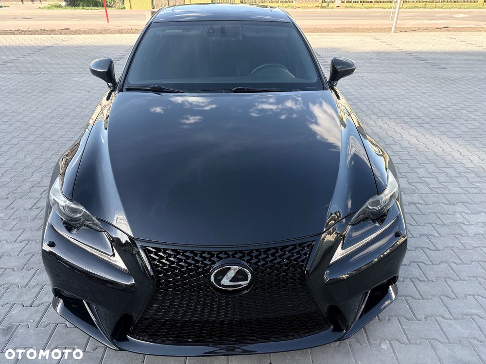 Lexus IS - 10