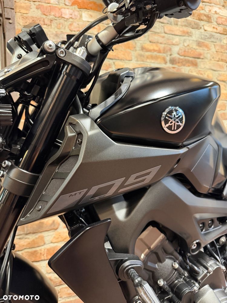 Yamaha MT - 17