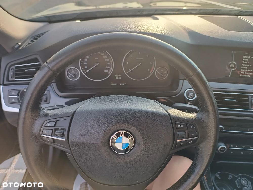 BMW Seria 5 520d xDrive - 13
