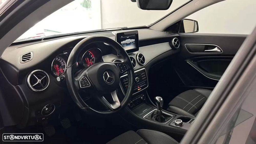 Mercedes-Benz CLA 180 d Shooting Brake Urban - 12