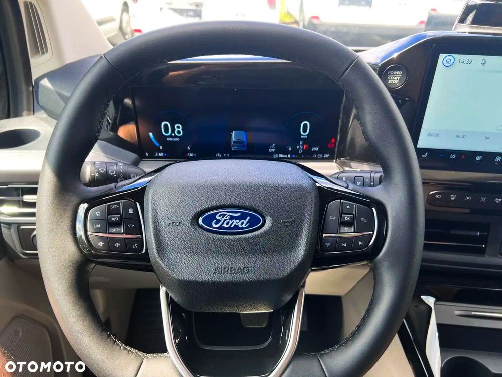 Ford Tourneo Custom - 11