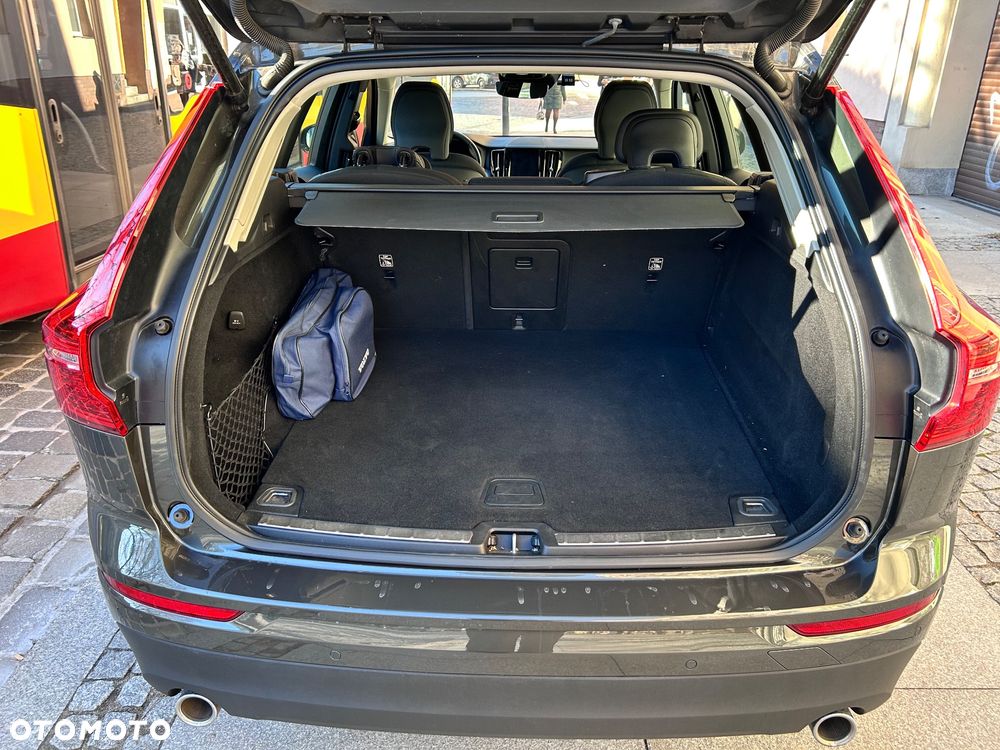 Volvo XC 60 B5 D AWD Momentum Pro - 8