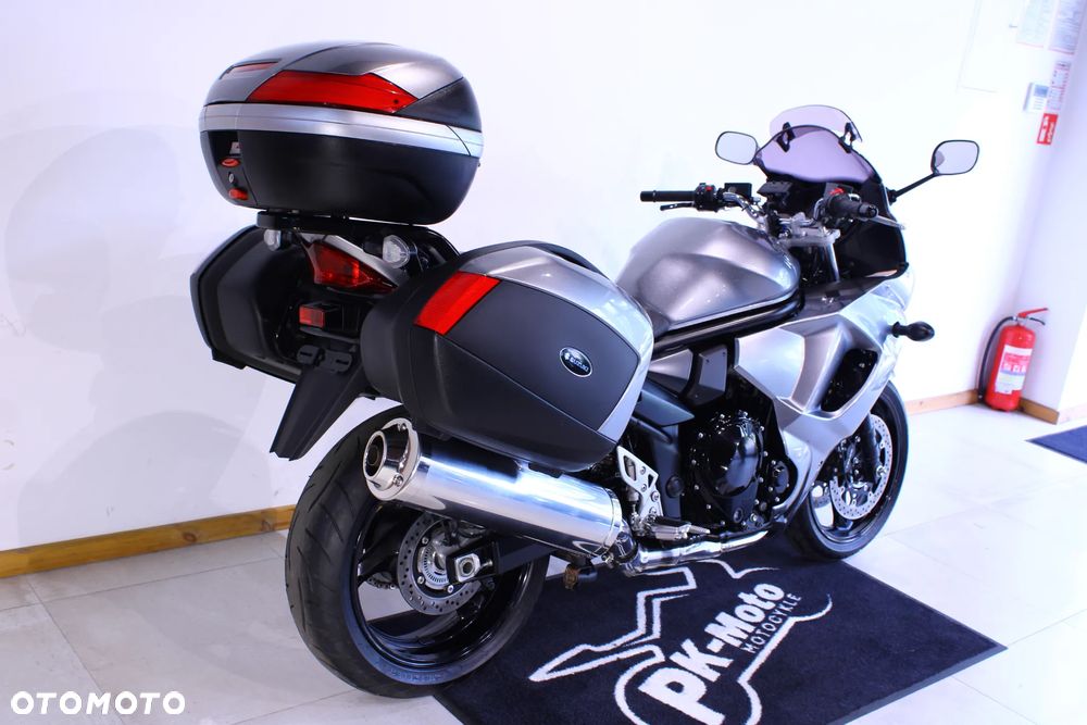 Suzuki GSX - 6