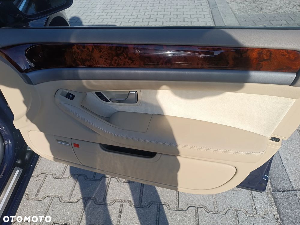 Audi A8 4.2 L Quattro - 18
