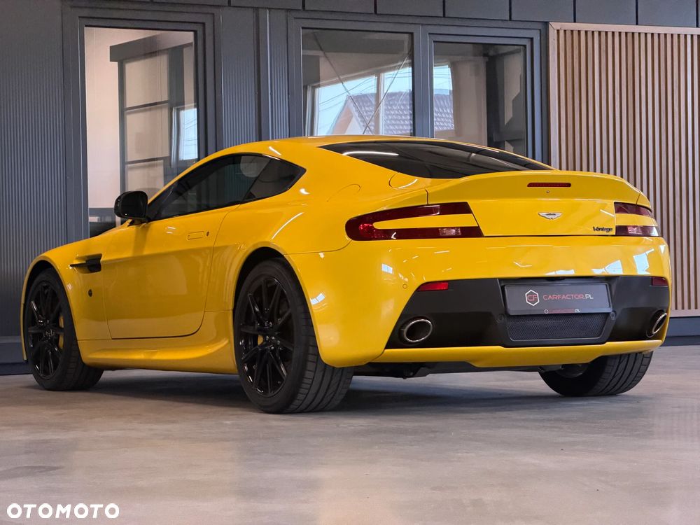 Aston Martin V8 Vantage - 20