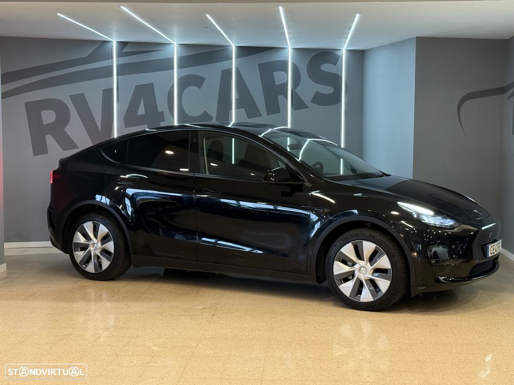 Tesla Model Y Launch Edition Long Range Dual Motor AWD - 4