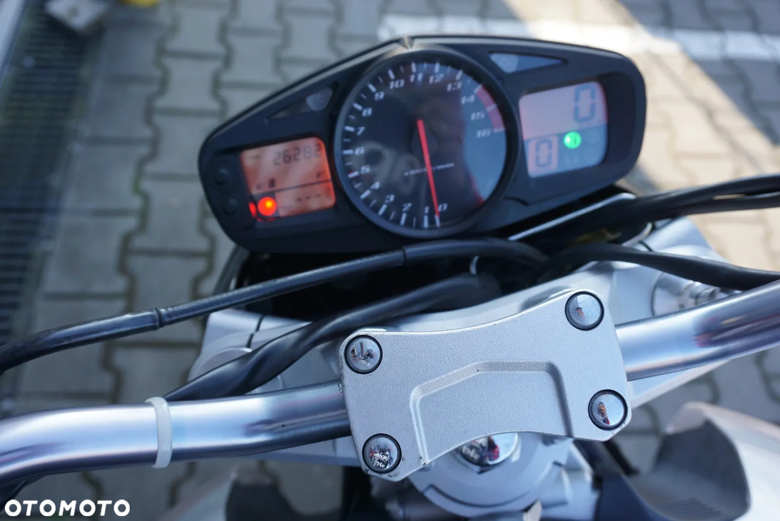 Suzuki GSR - 10