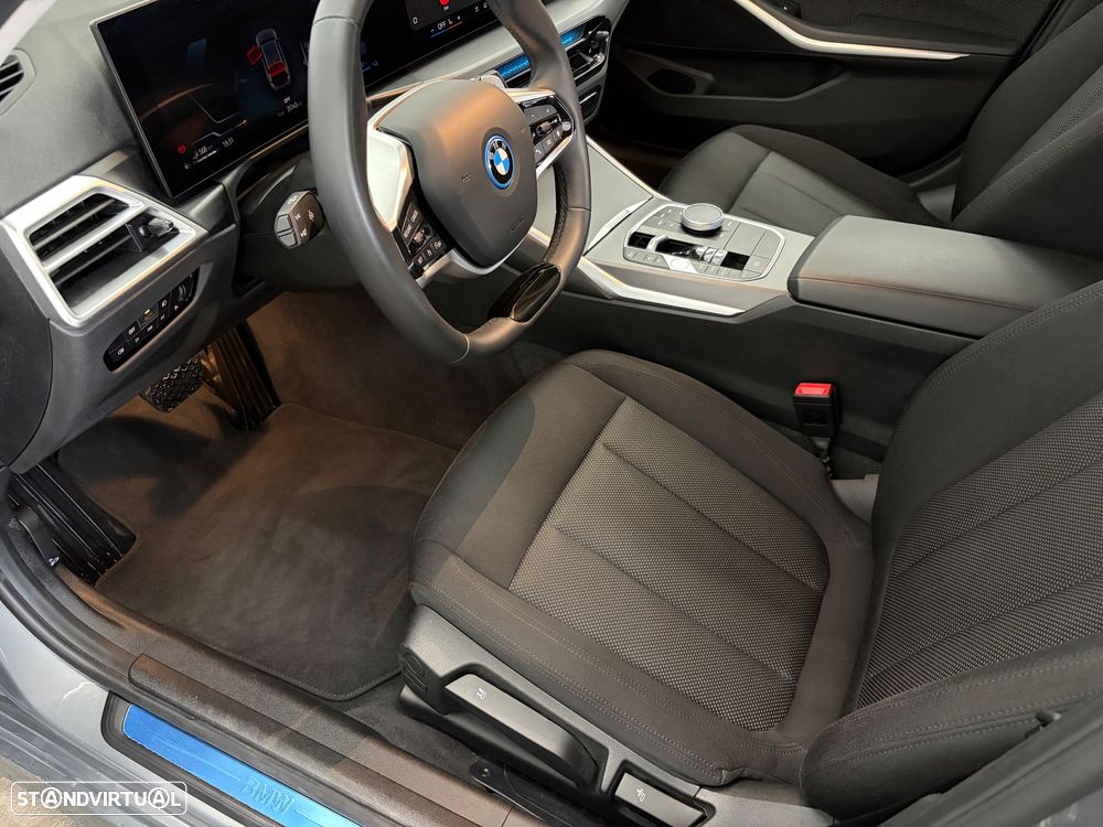BMW 330 - 12