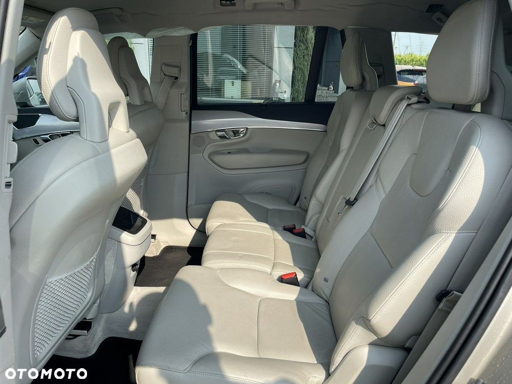 Volvo XC 90 D5 AWD Geartronic Momentum - 9