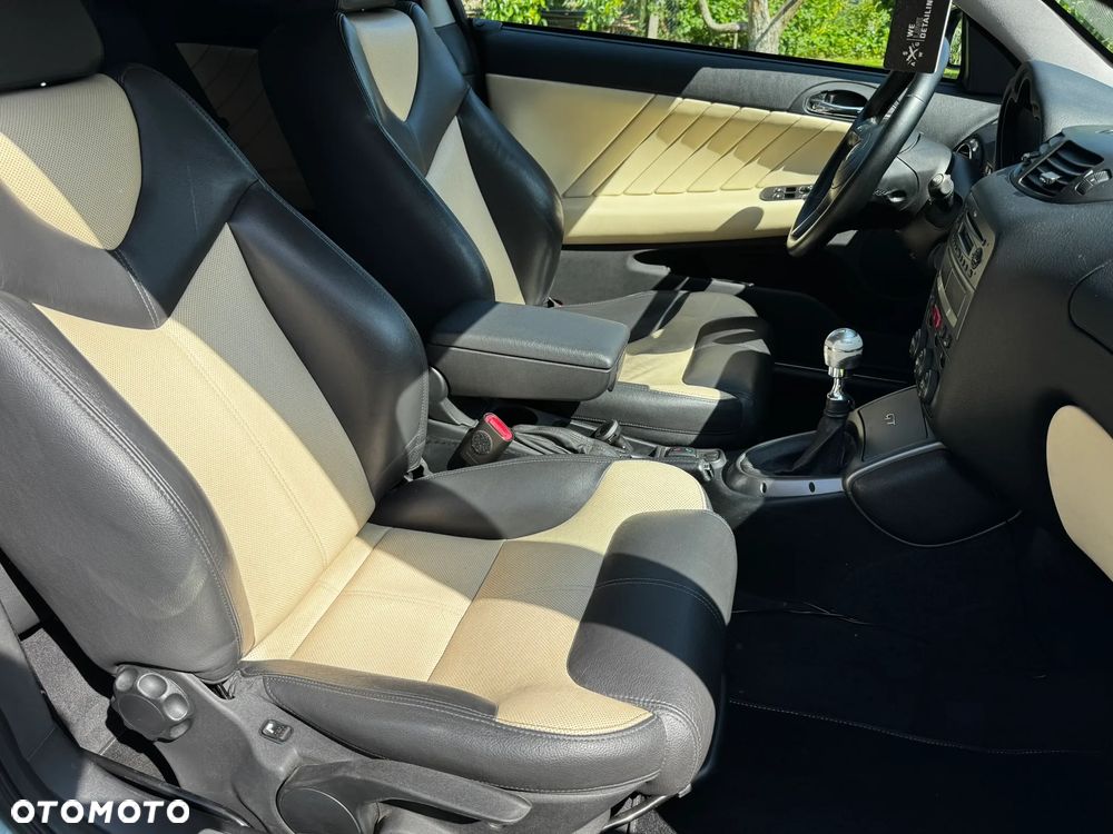 Alfa Romeo GT 1.9 JTD M-Jet DPF Distinctive Collezione - 14