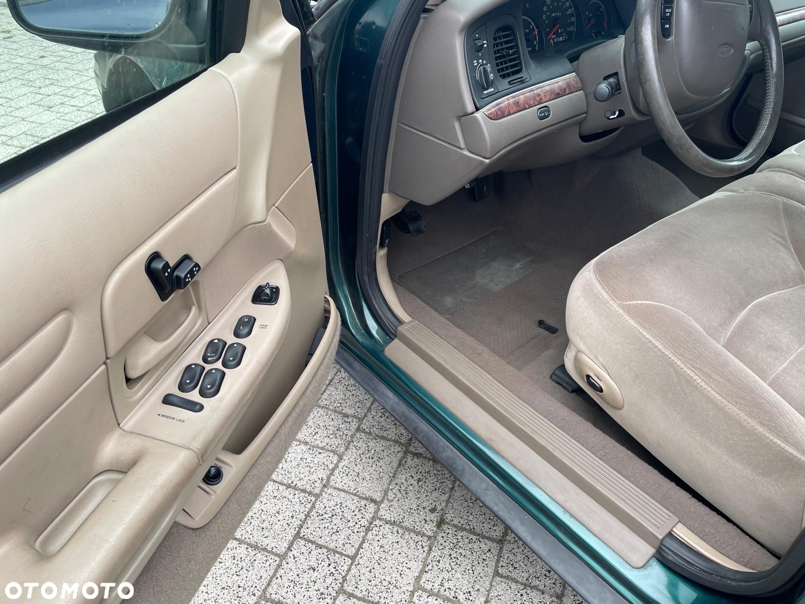 Ford Crown Victoria 4.6 LTD LX - 20