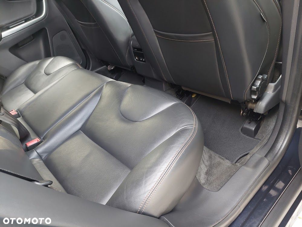 Volvo XC 60 D4 Geartronic Summum - 16