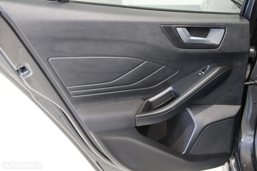 Ford Focus 1.0 EcoBoost MHEV ST-Line - 27