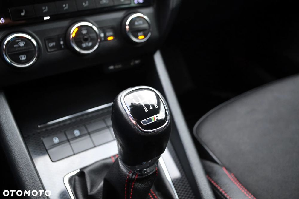 Skoda Octavia 2.0 TDI RS - 23