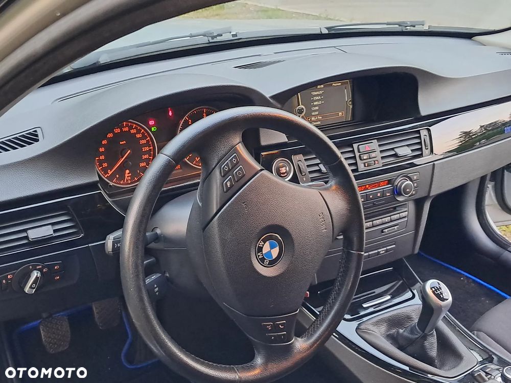 BMW Seria 3 318d Touring - 8