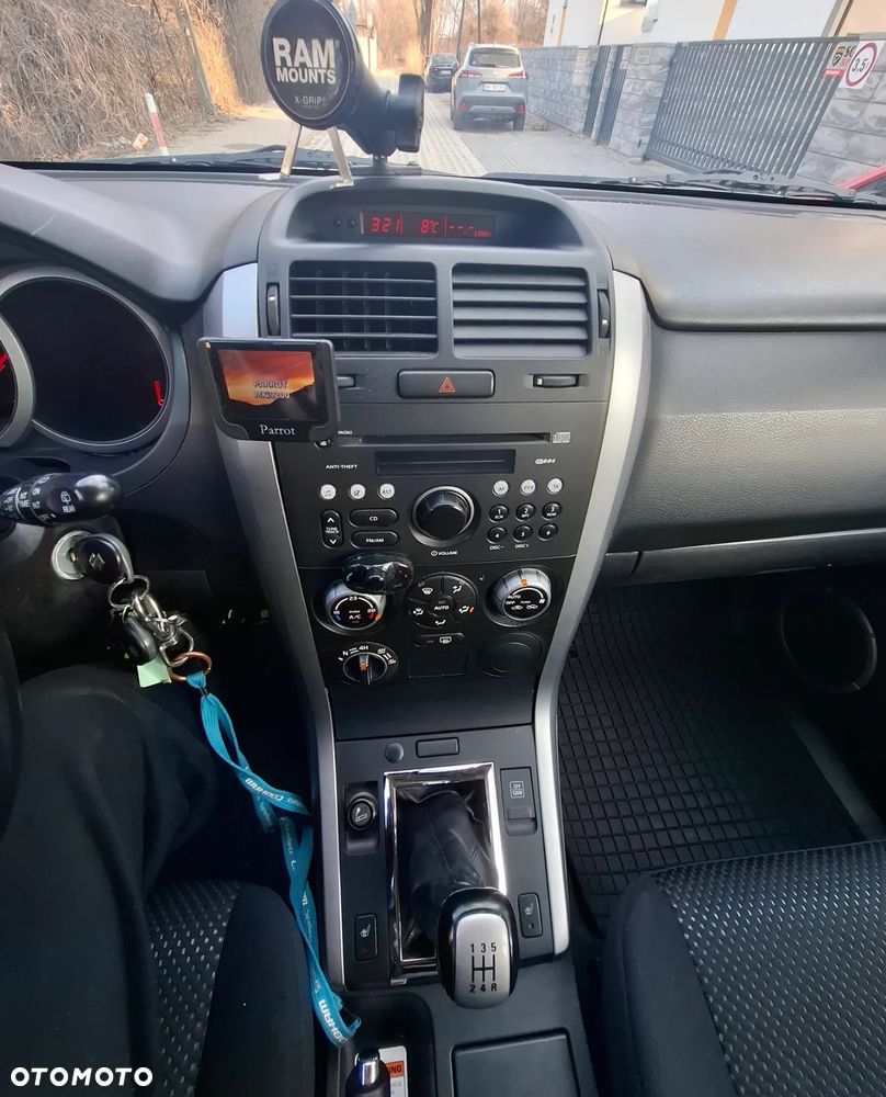 Suzuki Grand Vitara 2.0 - 16